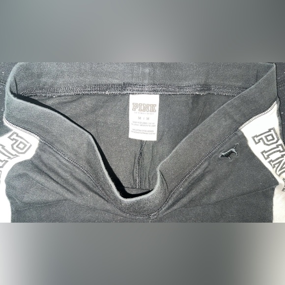 Victoria’s Secret pink medium black leggings pink logo - Picture 3 of 4